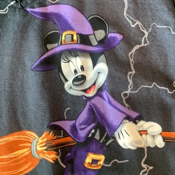 Disney Halloween scrub top sz small - Picture 3 of 9
